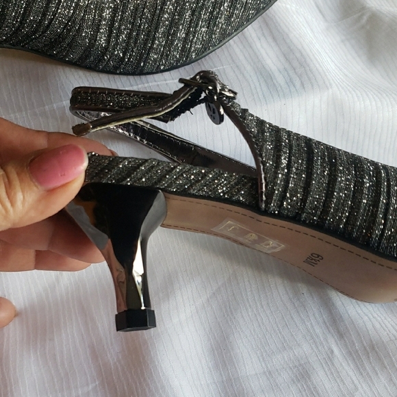 J.Reneé Batista Sophisticated Silver Slingback Heels with Textured Design,New - Picture 8 of 8